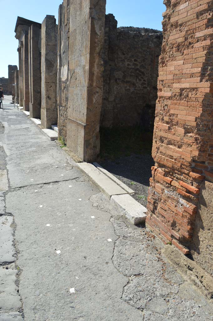 Via della Fortuna, Pompeii. March 2019. Looking west along pavement from VI.12.6, on right. 
Foto Taylor Lauritsen, ERC Grant 681269 DCOR.
