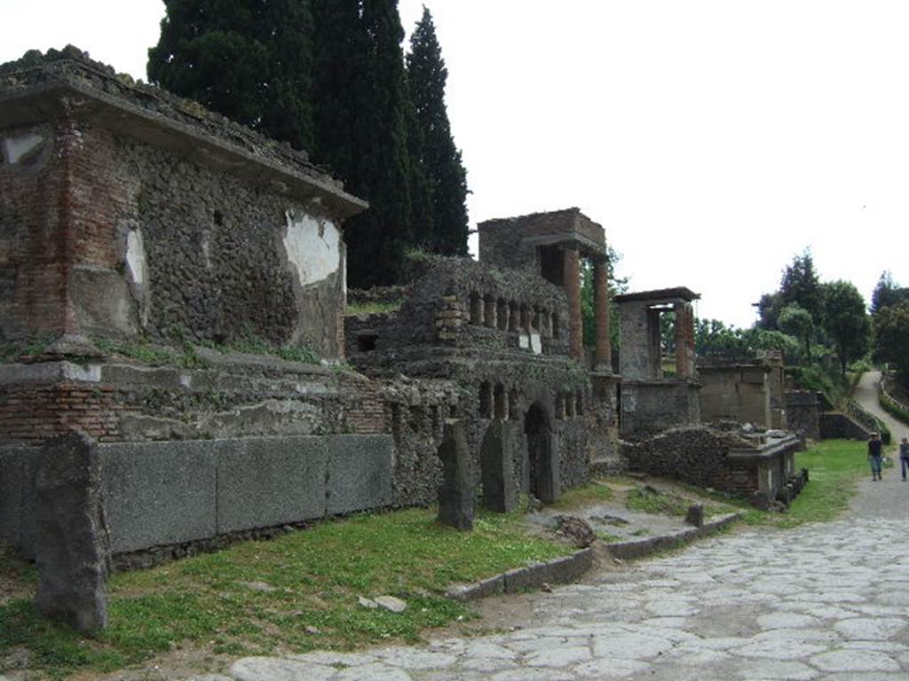 Via delle Tombe, Pompeii. 1972. Looking west.  Photo by Stanley A. Jashemski. 
Source: The Wilhelmina and Stanley A. Jashemski archive in the University of Maryland Library, Special Collections (See collection page) and made available under the Creative Commons Attribution-Non Commercial License v.4. See Licence and use details. J72f0052
