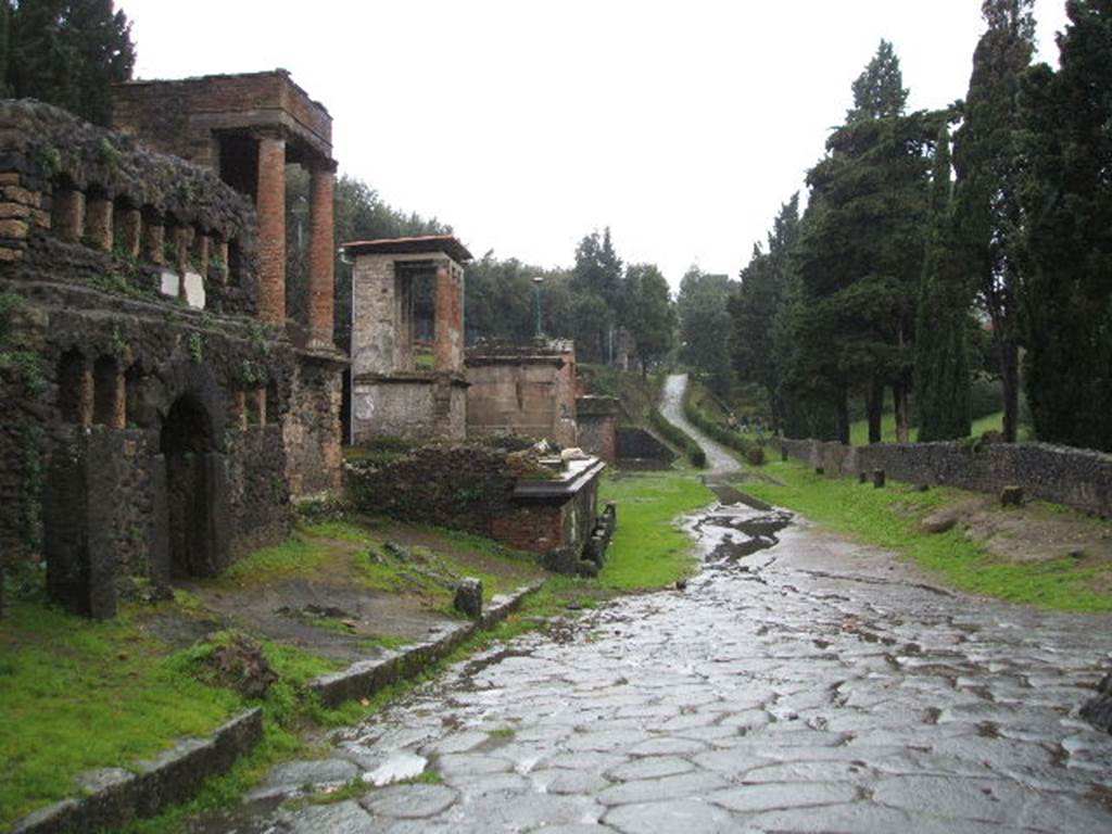 Via delle Tombe, Pompeii. 1964. Looking west.  Photo by Stanley A. Jashemski. 
Source: The Wilhelmina and Stanley A. Jashemski archive in the University of Maryland Library, Special Collections (See collection page) and made available under the Creative Commons Attribution-Non Commercial License v.4. See Licence and use details.
J64f1952
