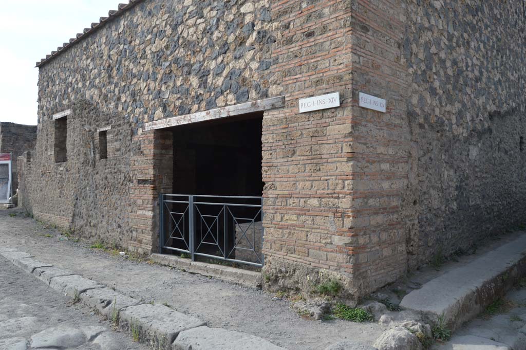 Via di Nocera, west side, Pompeii, on right. October 2017.
Junction with Via della Palestra, on left, looking towards I.14.15 on corner.
Foto Taylor Lauritsen, ERC Grant 681269 DÉCOR.

