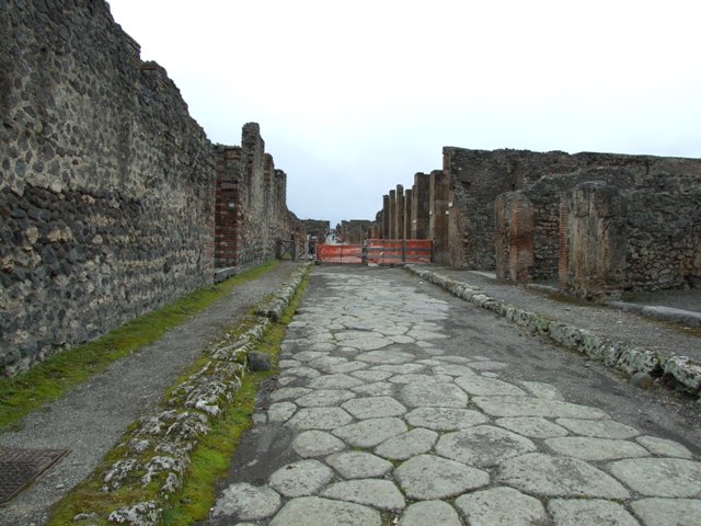 Via di Nola, north side, May 2010. Looking east along IV.5 towards the Nola Gate.
