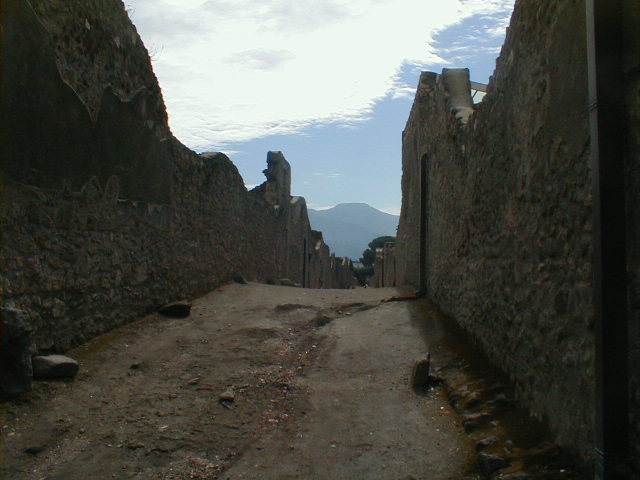Vicolo dei Fuggiaschi between I.12 and I.13. June 2012.Looking north from the junction with Via di Castricio. Photo courtesy of Michael Binns.
