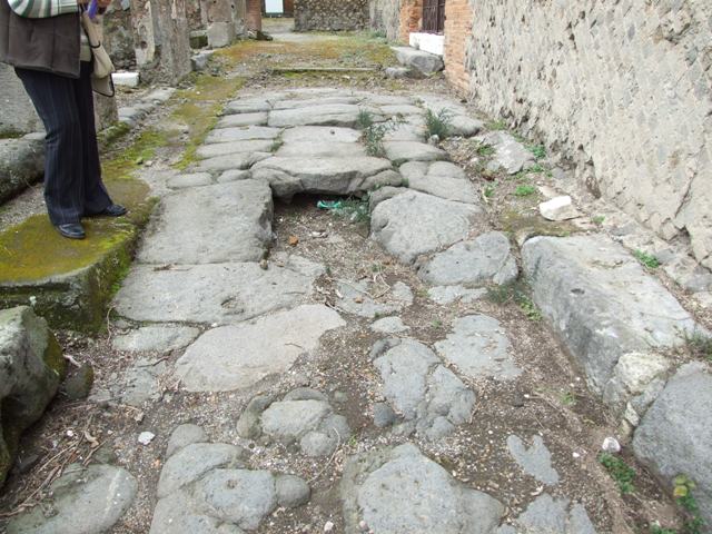Vicolo di Eumachia. Looking north from junction. December 2005.