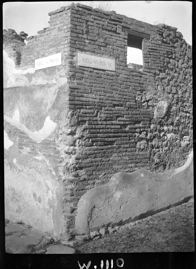 Vicolo del Fauno, W.1110. South-east corner of insula 9, at rear of VI.9.6/7.
Photo by Tatiana Warscher. Photo © Deutsches Archäologisches Institut, Abteilung Rom, Arkiv. 
