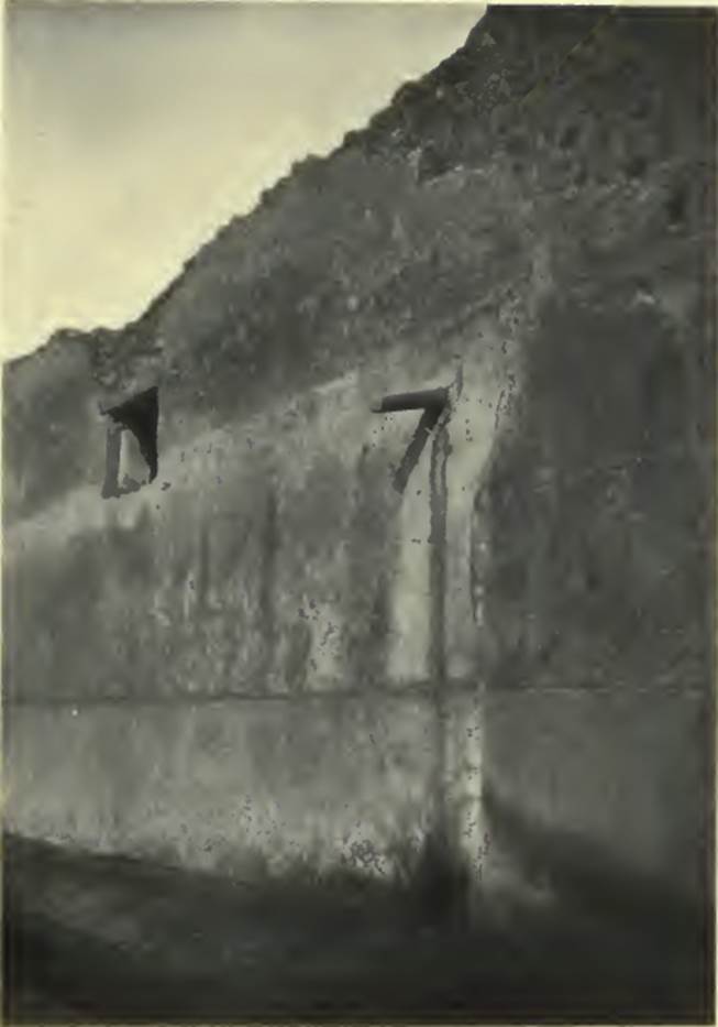 Vicolo del Labirinto. 1930. West wall of VI.15.1 with an election notice, above a join in the plaster.
According to Van Buren, most of this inscription is a replica of CIL IV 3572, advocating the candidacy of L. Rusticelius Celer, which was read at a point considerably further to the south on the same wall.
See Van Buren, A. W. 1932, Memoirs of American Academy in Rome: Vol. 10, p. 27, pl 5,2.
