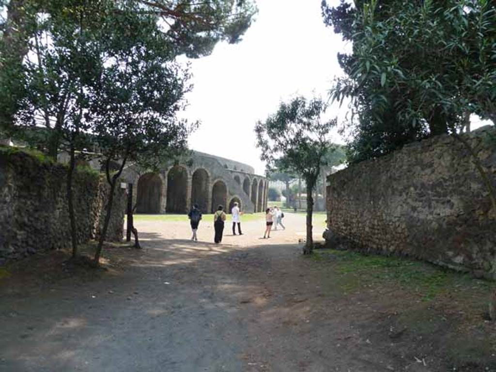 Vicolo del Anfiteatro, May 2010. Looking south between II.5 and II.4, towards Piazzale Anfiteatro.