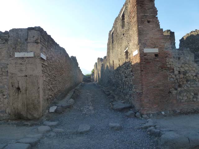 Vicolo di Lucrezio Frontone. Looking north. September 2004.