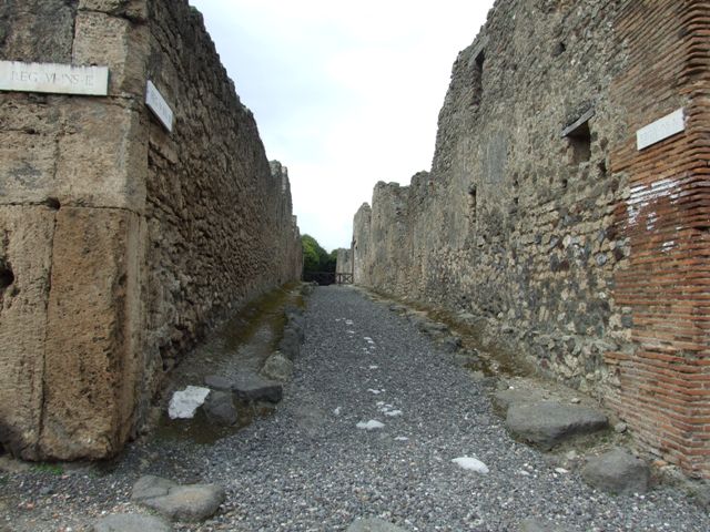 Vicolo di Lucrezio Frontone. June 2012. East side, looking south-east towards corner with Via di Nola, on right. Photo courtesy of Michael Binns.