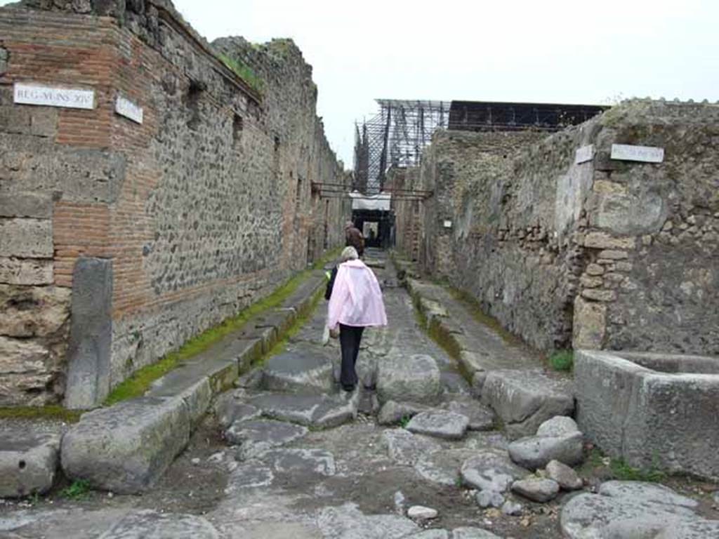 Vicolo di Mercurio, May 2010. Looking west between VI.14 and VI.16.