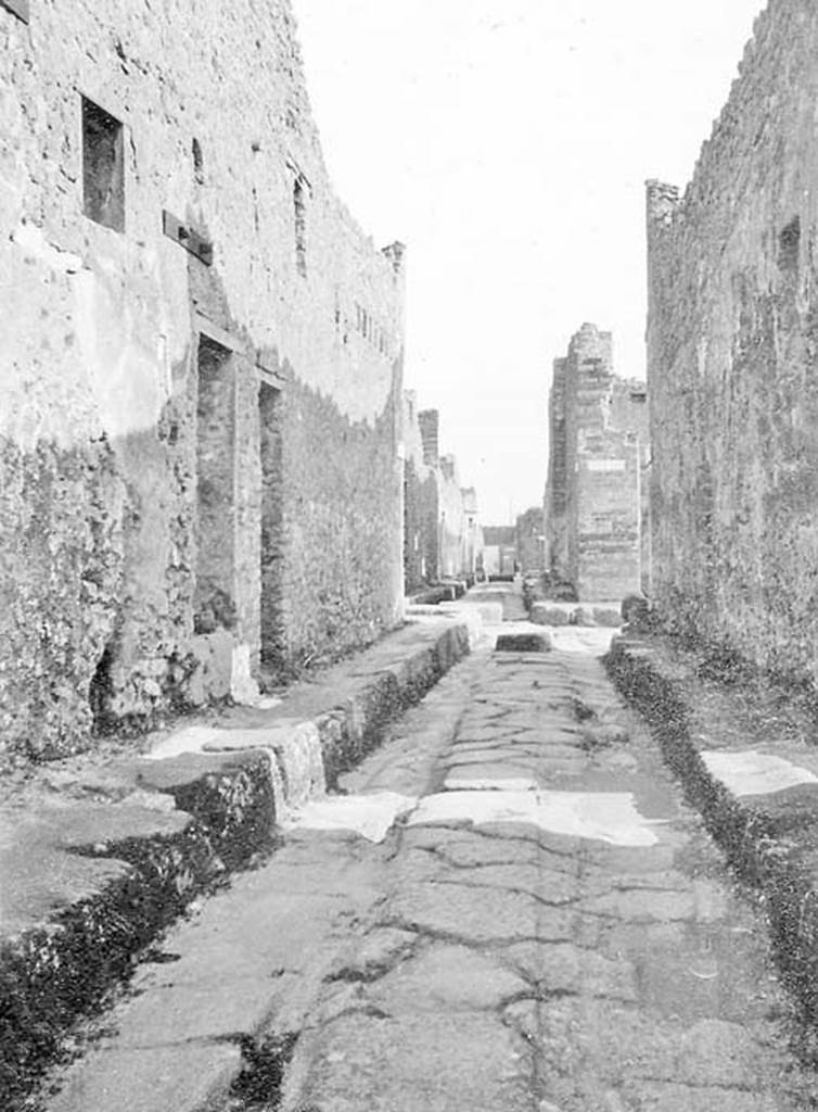 Vicolo di Tesmo, Pompeii, 1933. Looking south from between IX.6.1 and 2, on left,  and IX.3.20, on right. Photo courtesy of Peter Woods.

