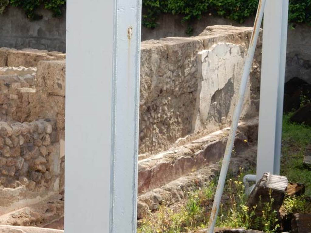 Tempio dionisiaco in località Sant’Abbondio di Pompei. May 2018. Remains of white plaster outside south wall of temple cella.
Photo courtesy of Buzz Ferebee.
