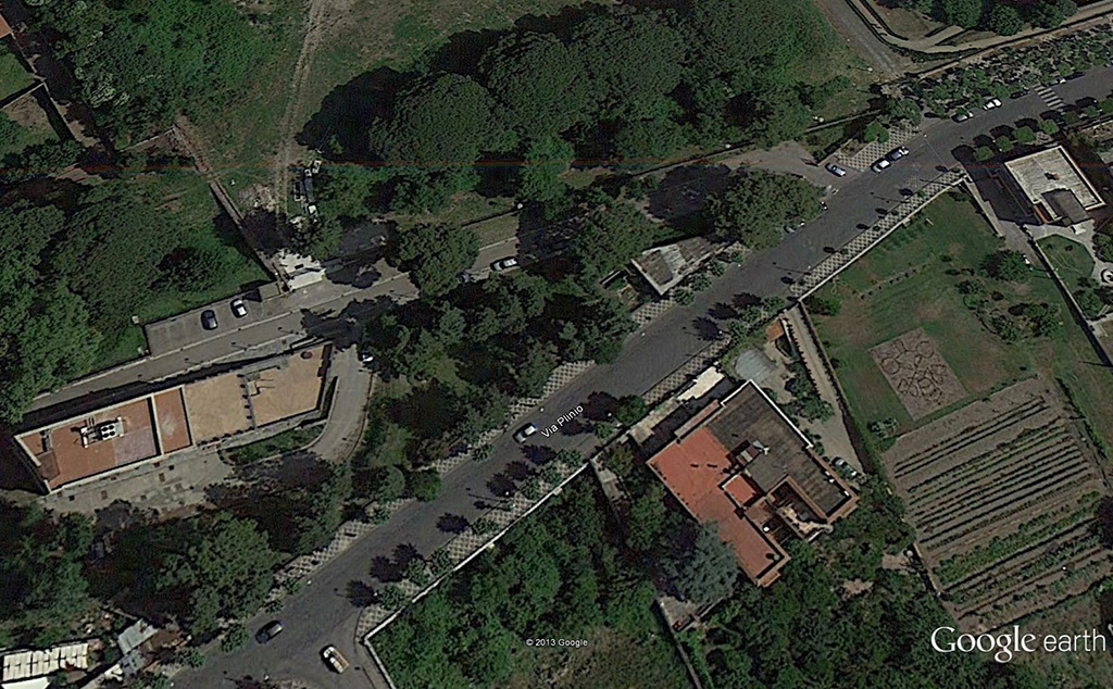 Pompei, Tombe presso la Strada Regia. Meeting point of the old and the new road. Photo  Google Earth.