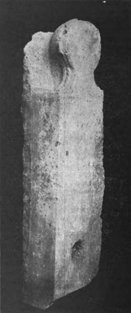 Pompeii Fondo Azzolini. Female columella of Vesuvian stone.
See Notizie degli Scavi di Antichità, 1916, p. 298, fig. 11.
