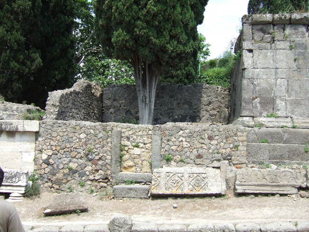 HGE07 Pompeii. May 2006. Front of tomb on Via dei Sepolcri.