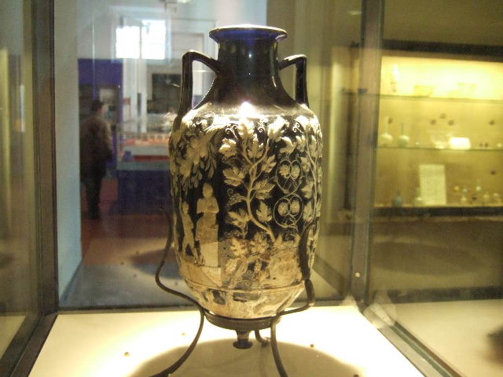 HGE08 Pompeii. Blue vase from tomb. Side 4 view. Now in Naples Archaeological Museum.  Inventory number 13521.
