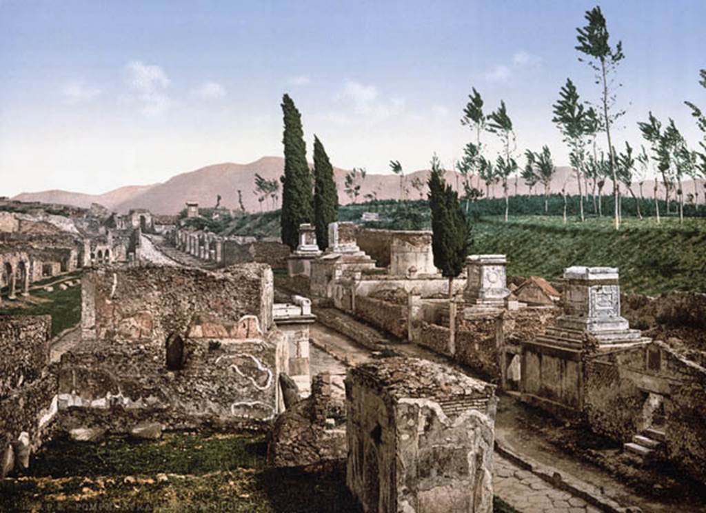 HGE39 Pompeii. Postcard c.1900. Looking along Via dei Sepolcri across front of HGE39. Photo courtesy of Drew Baker.