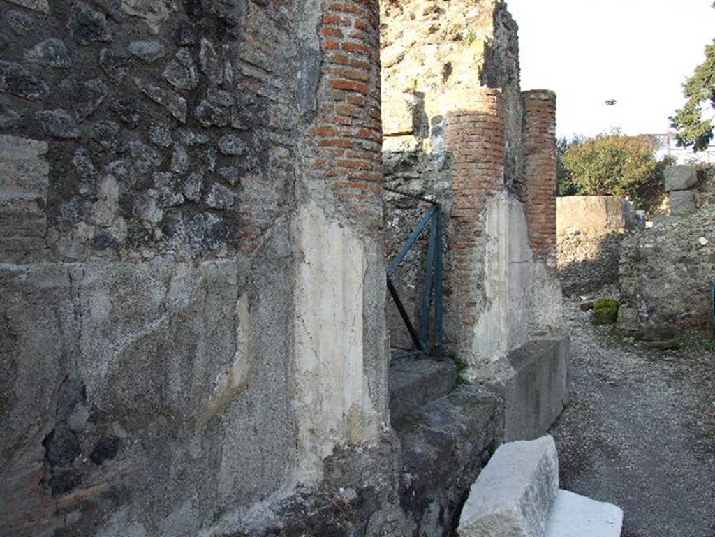HGW04a Pompeii. December 2006. Doorway on south side, looking east.