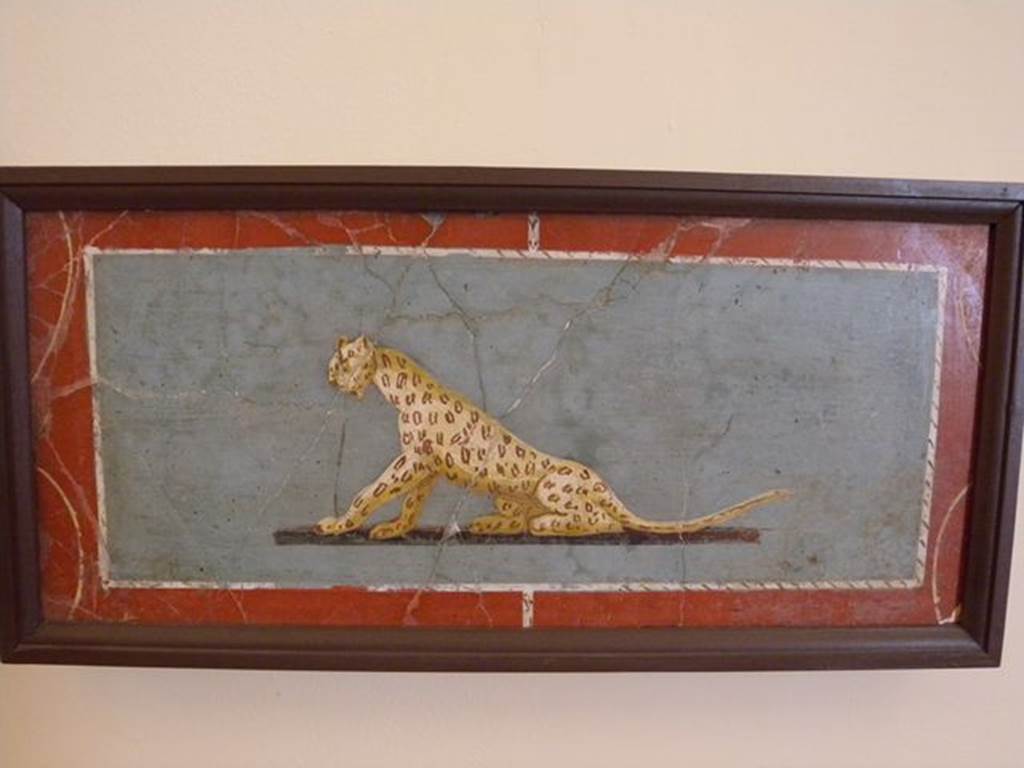 HGW04a Pompeii. Found 2nd July 1763 on the north wall of the enclosure separating HGW04a from HGW04. Wall painting of tiger or panther on blue background. Now in Naples Archaeological Museum.  Inventory number 8649. See Pagano, M. and Prisciandaro, R., 2006. Studio sulle provenienze degli oggetti rinvenuti negli scavi borbonici del regno di Napoli. Naples : Nicola Longobardi. (p. 44).