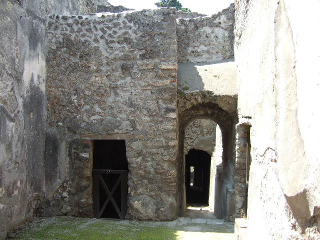 HGW25 Pompeii. May 2006. Looking west through square hole in wall, on south side of entrance at HGW25.
The doorway on the right, would lead to the wagons entrance in the side entrance. 
