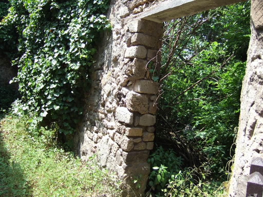 HGW25 Pompeii. May 2006. Looking north to doorway to servants’ quarters, from rear entrance.