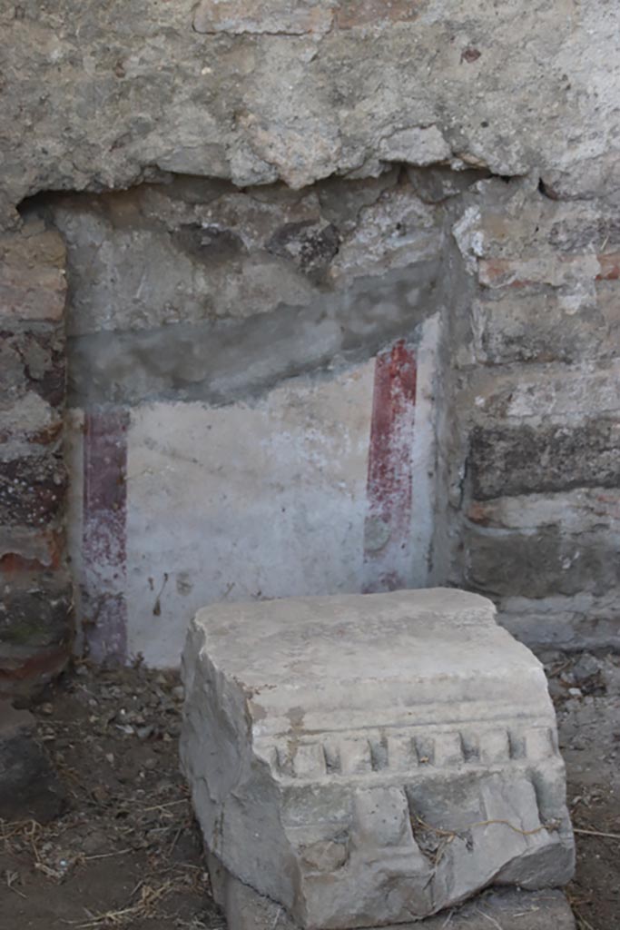 HGW25 Pompeii. Part of Villa of Diomedes. October 2023.
Room 7,8, detail from lower south wall. Photo courtesy of Klaus Heese.
