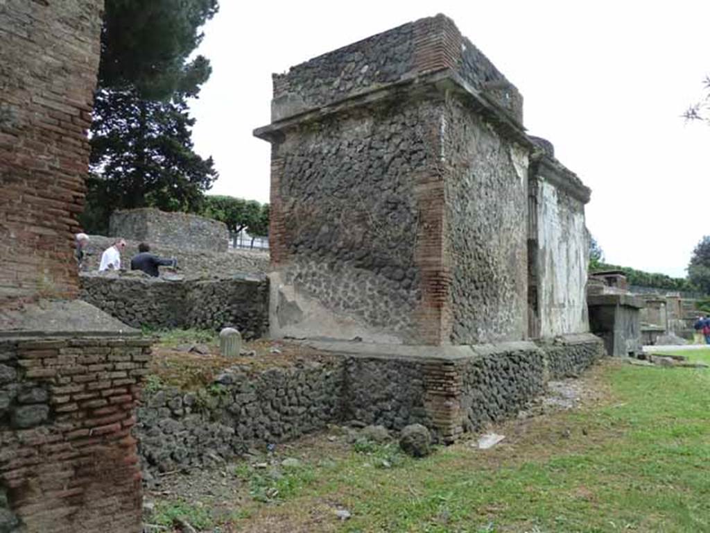 Pompeii Porta Nocera. May 2010. 
Tomb 8EN, between 6EN and 10EN, looking west along rear north sides.
