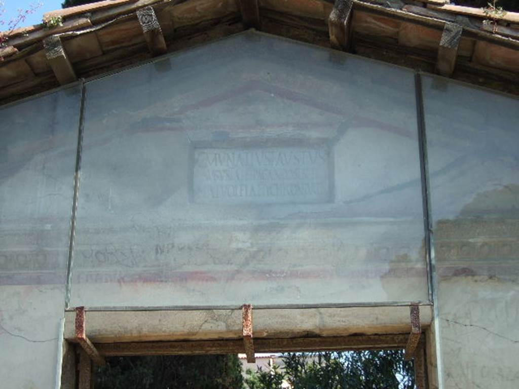 Pompeii Porta Nocera. Tomb 9ES. May 2006. Triangular top with cornice on all three sides above entrance door.
