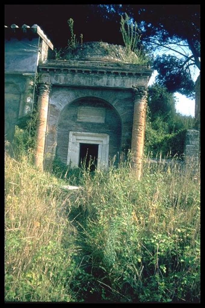 Pompeii Porta Nocera Tomb 17ES. Tomb of Caius Cuspius Cyrus, Caius Cuspius Salvius and Vesuia Iucunda. Photographed 1970-79 by Günther Einhorn, picture courtesy of his son Ralf Einhorn.