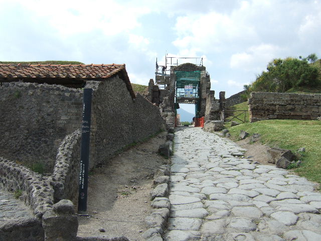 Pompeii Via delle Tombe. December 2004. Tombs on south-west and north-west sides. Looking west from crossroads of Via di Nocera and Via delle Tombe.