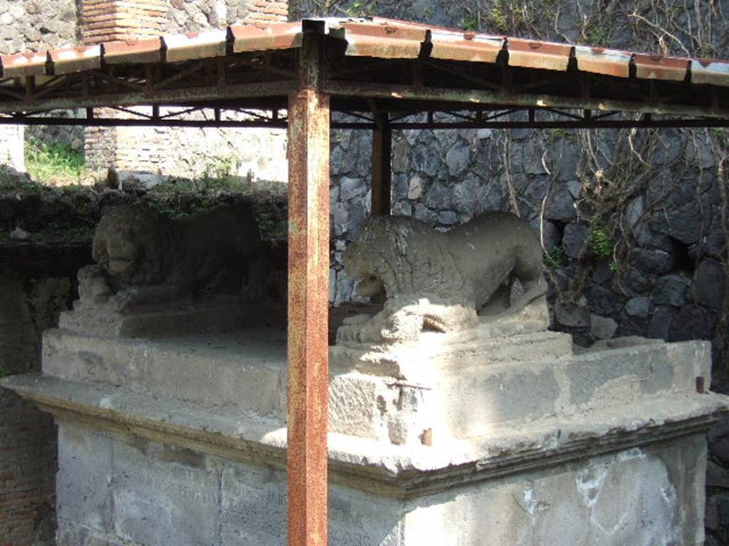 Pompeii Porta Nocera Tomb 31OS. Tomb of the Stronnii. Two lions on top of tomb.