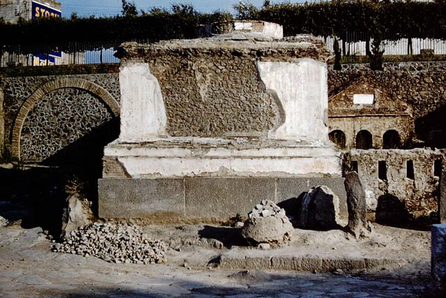 Pompeii Porta Nocera Tomb 1OS. 1959. Looking south to square tomb at the front with 3OS the round tomb at the rear. Photo by Stanley A. Jashemski.
Source: The Wilhelmina and Stanley A. Jashemski archive in the University of Maryland Library, Special Collections (See collection page) and made available under the Creative Commons Attribution-Non Commercial License v.4. See Licence and use details.
J59f0362
