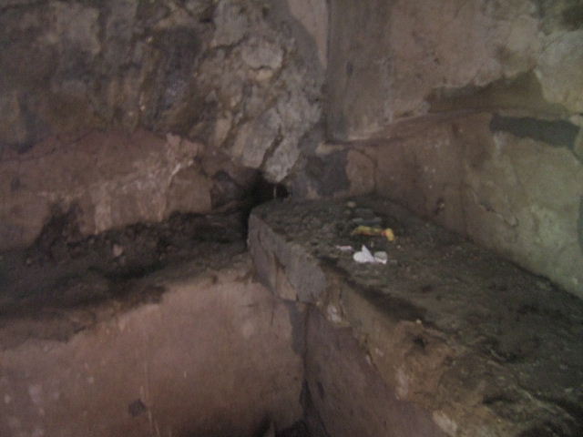 Pompeii Porta Nocera. Tomb 7OS. May 2006.
North-west corner of room on west side of entrance corridor. 

