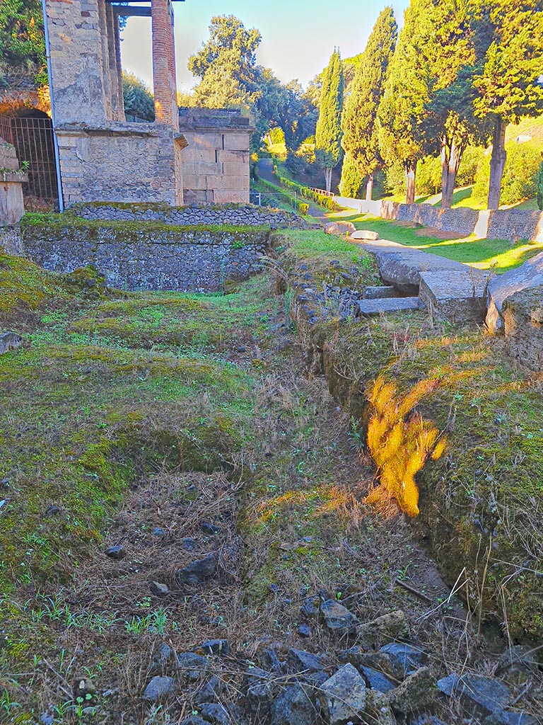 Pompeii Porta Nocera. October 2024.
Tomb 11OS. Looking west along area of large terrace on north side of monumental exedra. 
Photo courtesy of Giuseppe Ciaramella.
