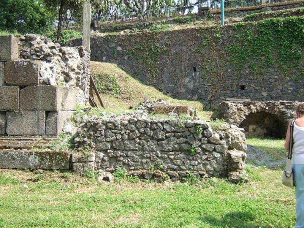 Pompeii Porta Nocera Tomb 21OS (centre).  Tomb of the gens Stallia. Two columelle were found with inscriptions.
STALLIAE / HAPHE G(aiae) L(ibertae).
BEBRIX / VIX(it) AN(nis) VI.
D’Ambrosio attributes the tomb name to the gens Stallia as the Bebrix in the second inscription was a slave and only lived to the age of six. See D’Ambrosio, A. and De Caro, S., 1983. Un Impegno per Pompei: Fotopiano e documentazione della Necropoli di Porta Nocera. Milano: Touring Club Italiano. (21OS).
