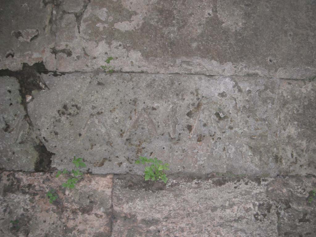 Tombs PSPN Pompeii. May 2011. Inscription to Lollia Chileidon (Λολλία Χηλειδών) Photo courtesy of Ivo van der Graaff.