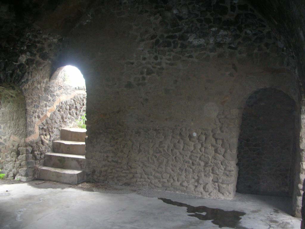 Tower XI, Pompeii. May 2010. 
South wall of middle floor with steps down to entrance doorway through arched doorway, on right. Photo courtesy of Ivo van der Graaff.
