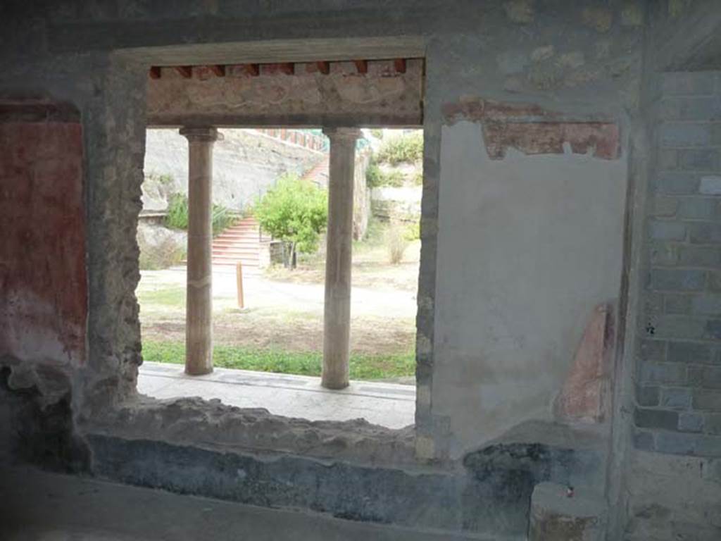Oplontis, September 2015. Room 17, looking towards north wall with window onto room 33, the west portico.