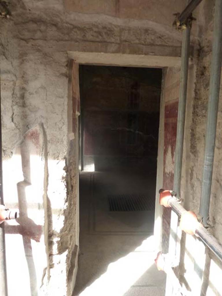 Oplontis, September 2015. Doorway to room 18, from room 16.