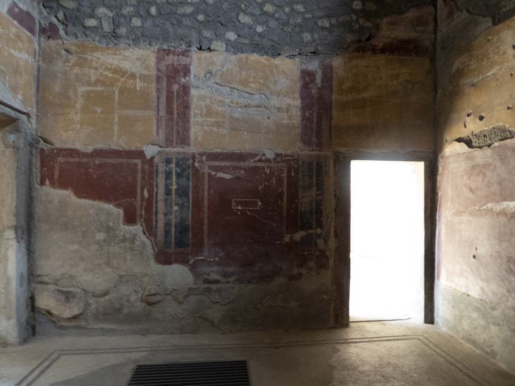 Oplontis Villa of Poppea, September 2017. Room 18, west wall with doorway to room 31, on right.
Foto Annette Haug, ERC Grant 681269 DÉCOR.
