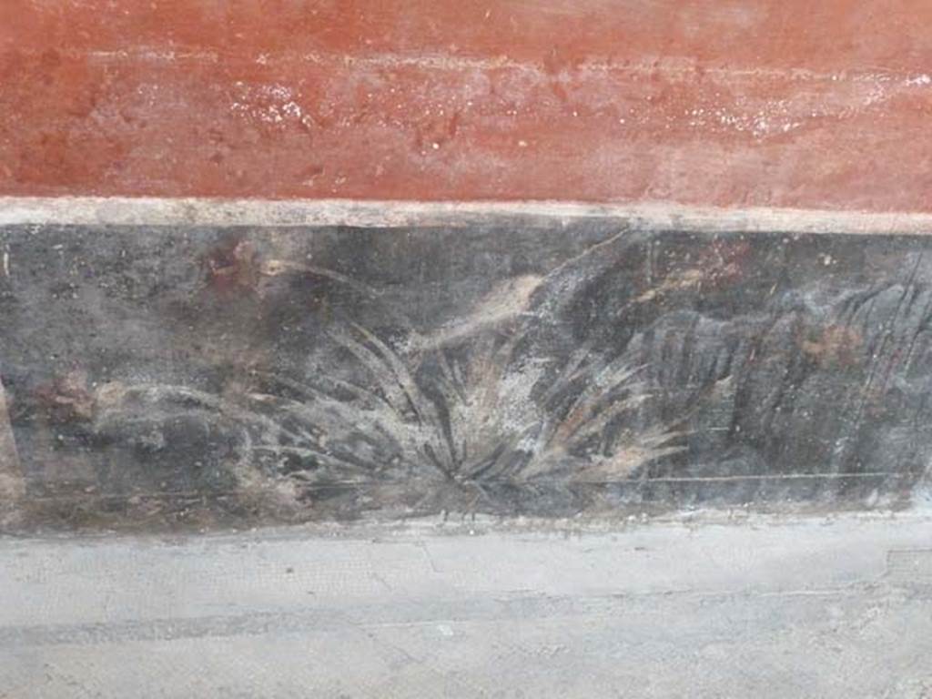 Oplontis, September 2015. East Portico 34, painted bird and plants on black zoccolo.
