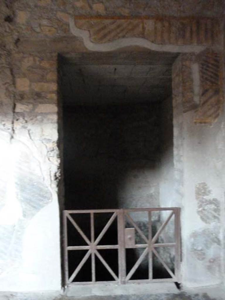 Oplontis, September 2015. Room 36, doorway to steps to lower floor, in south-west corner of internal peristyle.