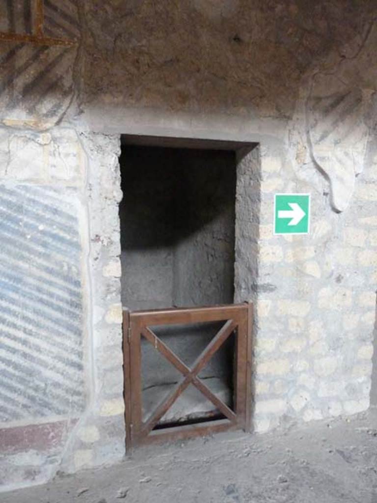 Oplontis, September 2015. Room 32, doorway to room 39 in south wall of internal peristyle.