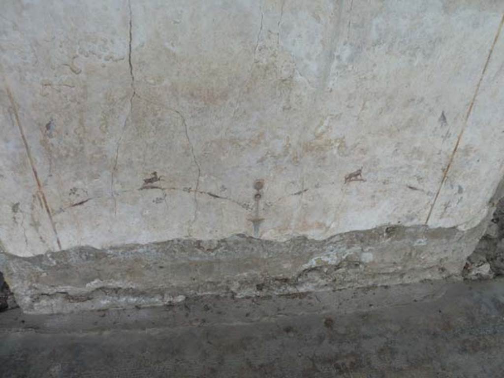 Oplontis, September 2015. Room 60, painted decoration on north exterior wall of room 75.