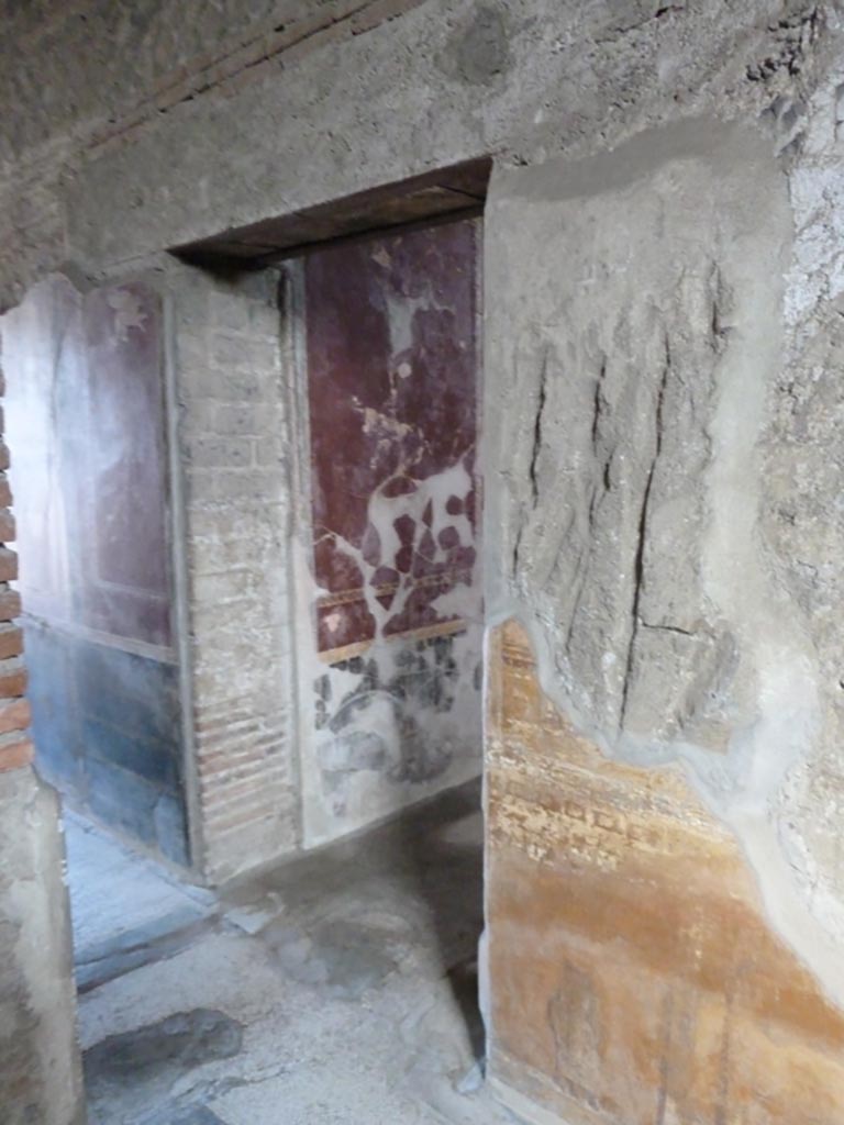 Stabiae, Villa Arianna, September 2015. Room 5, doorway in east wall of room 10.