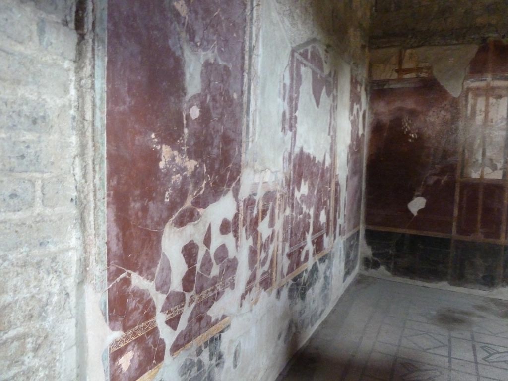 Stabiae, Villa Arianna, September 2015. Room 5, looking east along north wall of cubiculum from doorway.