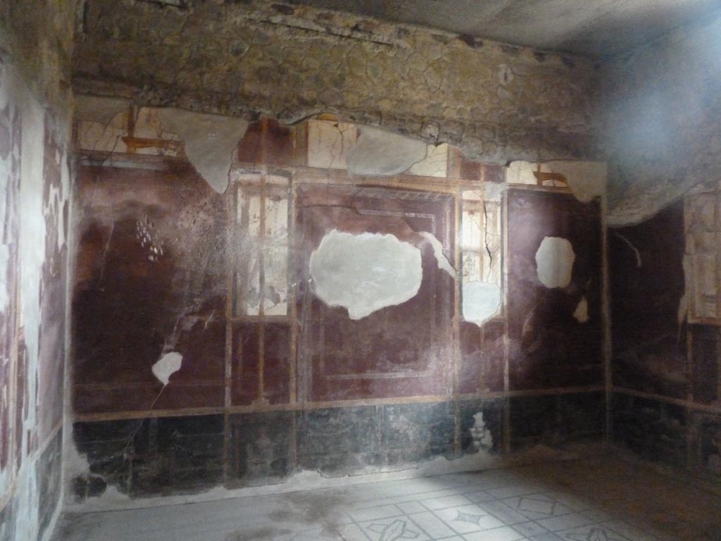 Stabiae, Villa Arianna, September 2015. Room 5, east wall of cubiculum.