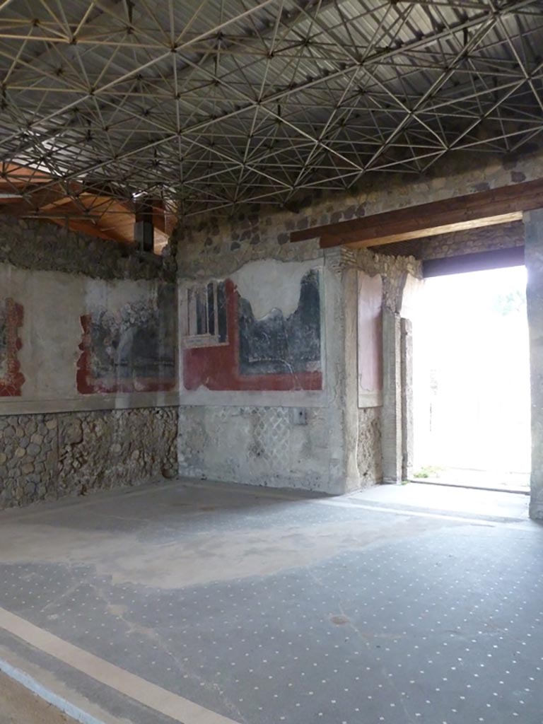 Stabiae, Villa Arianna, September 2015. Room 24, south wall in south-east corner.