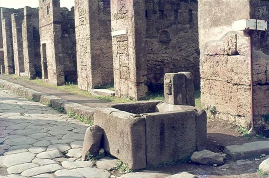 Fountain outside VI.13.7, Pompeii. January 1977. Looking west along VI.13 on north side of Via della Fortuna. Photo courtesy of David Hingston.


