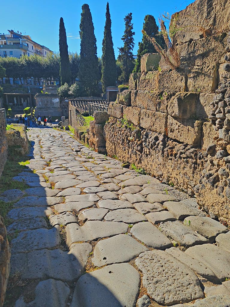 Porta di Nocera or Nuceria Gate, Pompeii. October 2024. 
Looking south along west wall of Nocera Gate. Photo courtesy of Giuseppe Ciaramella.
