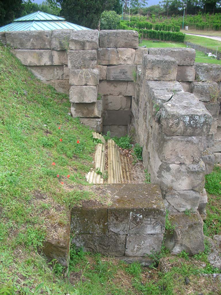 Vesuvian Gate, Pompeii. May 2010. 
Looking north from upper area, with Mason’s marks, lower centre. Photo courtesy of Ivo van der Graaff.
